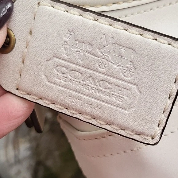 SOLD Coach 2008 Winter White Shoulder Bag - Picture 2 of 16